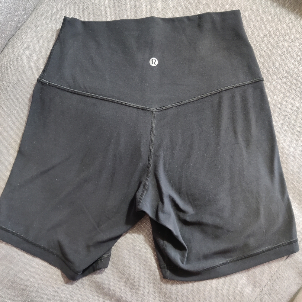 🍋Lululemon Size 6 Align Women's Black Bike Shorts